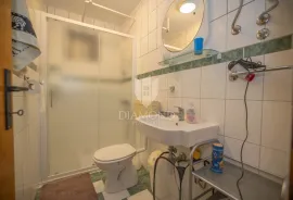 PRILIKA! Apartmanska kuća u Rovinju 600 m od mora, Rovinj, Famiglia