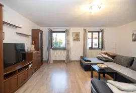 PRILIKA! Apartmanska kuća u Rovinju 600 m od mora, Rovinj, Famiglia