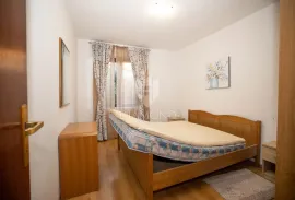 PRILIKA! Apartmanska kuća u Rovinju 600 m od mora, Rovinj, Famiglia