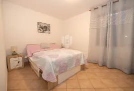 PRILIKA! Apartmanska kuća u Rovinju 600 m od mora, Rovinj, Famiglia