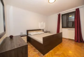 PRILIKA! Apartmanska kuća u Rovinju 600 m od mora, Rovinj, Famiglia