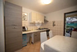 PRILIKA! Apartmanska kuća u Rovinju 600 m od mora, Rovinj, Famiglia