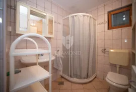 PRILIKA! Apartmanska kuća u Rovinju 600 m od mora, Rovinj, Famiglia