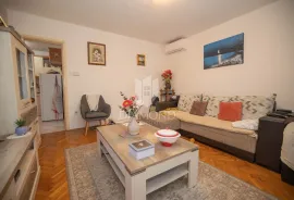 PRILIKA! Apartmanska kuća u Rovinju 600 m od mora, Rovinj, Famiglia