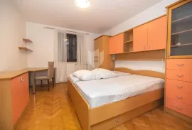 PRILIKA! Apartmanska kuća u Rovinju 600 m od mora, Rovinj, Famiglia