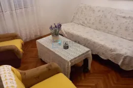 Prodaja, Biograd na Moru, kuća u nizu 60 m2, vrt, 2 etaže, Biograd Na Moru, Casa