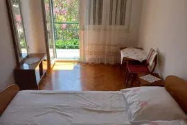 Prodaja, Biograd na Moru, kuća u nizu 60 m2, vrt, 2 etaže, Biograd Na Moru, Casa