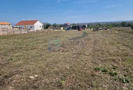 PRODAJA građevinsko zemljište 770 m2 Donje Raštane, Sveti Filip I Jakov, Γη