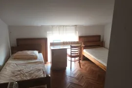 PRODAJA Kuća - Hostel sa 18 soba, 402 m2, Biograd na Moru, Biograd Na Moru, Haus