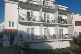 PRODAJA Kuća - Hostel sa 18 soba, 402 m2, Biograd na Moru, Biograd Na Moru, Haus