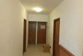 PRODAJA Kuća - Hostel sa 18 soba, 402 m2, Biograd na Moru, Biograd Na Moru, Famiglia