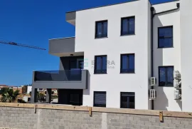 Apartman PRODAJA Vrsi Mulo 170 m2, Nin, Stan