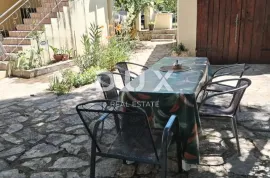 ZADAR, GORNJI KARIN - Apartmanska kuća s 5 stambenih jedinica, Obrovac, Casa