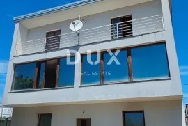 ZADAR, PETRIĆI - Kuća sa 4 stambene jedinice  na atraktivnoj lokaciji, Zadar, House