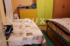 ZADAR, GORNJI KARIN - Katnica s tri apartmana u blizini mora, Obrovac, Casa