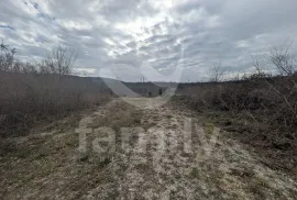 ODLIČNA GRAĐEVINSKA ZEMLJIŠTA SA ISHODOVANOM GRAĐEVINSKOM DOZVOLOM, Kršan, Terreno