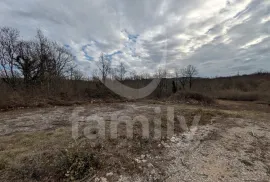 ODLIČNA GRAĐEVINSKA ZEMLJIŠTA SA ISHODOVANOM GRAĐEVINSKOM DOZVOLOM, Kršan, Terrain