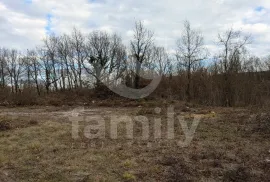 ODLIČNA GRAĐEVINSKA ZEMLJIŠTA SA ISHODOVANOM GRAĐEVINSKOM DOZVOLOM, Kršan, Terrain