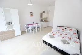 Apartmanska kuća - novogradnja, Sukošan, Sukošan, Famiglia