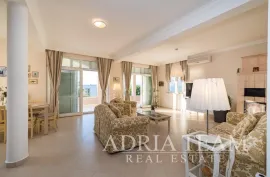 LIJEPA APARTMANSKA KUĆA S POGLEDOM NA MORE, NOVIGRAD, Novigrad, Famiglia