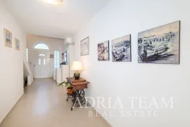 LIJEPA APARTMANSKA KUĆA S POGLEDOM NA MORE, NOVIGRAD, Novigrad, Famiglia