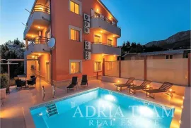 APARTMANSKA VILA S BAZENOM I POGLEDOM NA MORE, Split, House