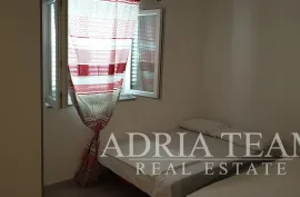 APARTMANSKA KUĆA U 1.REDU DO MORA, Nin, بيت