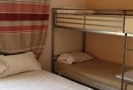 APARTMANSKA KUĆA U 1.REDU DO MORA, Nin, بيت