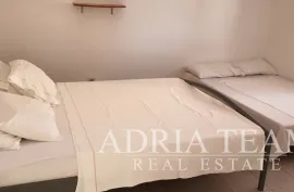 APARTMANSKA KUĆA U 1.REDU DO MORA, Nin, بيت