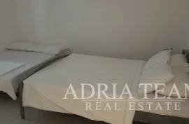 APARTMANSKA KUĆA U 1.REDU DO MORA, Nin, بيت