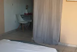 APARTMANSKA KUĆA U 1.REDU DO MORA, Nin, بيت