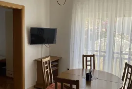 APARTMANSKA KUĆA SA BAZENOM, Okrug, House