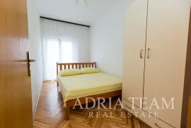 APARTMANSKA KUĆA SA BAZENOM, Okrug, House