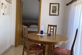 APARTMANSKA KUĆA SA BAZENOM, Okrug, House