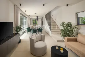 Istra, Poreč, moderna, nova  i elegantna vila NKP 190 m2 na uređenoj okućnici, Poreč, Casa