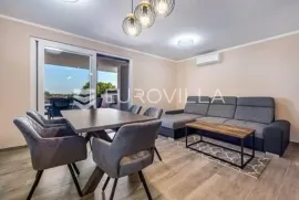 Istra, Poreč - moderni trosobni stan u novogradnji, prostrana terasa, jacuzzi, 2.kat, NKP 80.27m2, Poreč, Kвартира