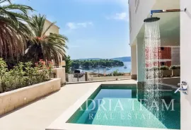 VRHUNSKI UREĐENA VILA S BAZENOM, TROGIR - ČIOVO, Trogir, Σπίτι