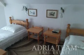 APARTMAN S VRTOM, OBNOVLJEN I PREDIVNO UREĐEN, PAG, Novalja, Flat