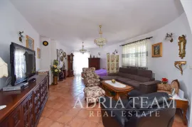 APARTMANSKA KUĆA, 150 M OD MORA, PAG, Pag, Casa