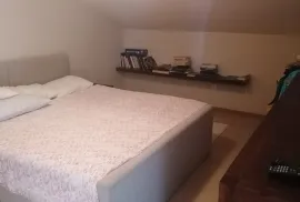 APARTMANSKA KUĆA S 3 APARTMANA, 120 M OD MORA, PETRČANE - ZADAR, Zadar - Okolica, Σπίτι