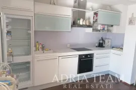 APARTMANSKA KUĆA S 3 APARTMANA, 120 M OD MORA, PETRČANE - ZADAR, Zadar - Okolica, Σπίτι