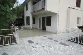 APARTMANSKA KUĆA, 150 M OD MORA, IZVRSNA POZICIJA!! SPLIT - SLATINE, Split, Дом