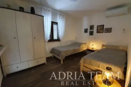 KAMENA KUĆA S BAZENOM, 800 M OD MORA, PRIVLAKA - ZADAR, Privlaka, Ev