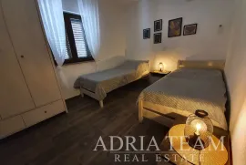 KAMENA KUĆA S BAZENOM, 800 M OD MORA, PRIVLAKA - ZADAR, Privlaka, Ev