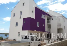 APARTMAN S POGLEDOM NA MORE, 10 m OD PLAŽE! AKCIJA! POVLJANA - PAG, VRUĆA PONUDA!, Povljana, Kвартира