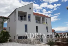 APARTMAN S POGLEDOM NA MORE, 10 m OD PLAŽE! AKCIJA! POVLJANA - PAG, VRUĆA PONUDA!, Povljana, Kвартира