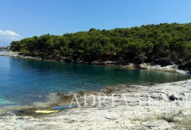 POLJOPRIVREDNO ZEMLJIŠTE, TOP POZICIJA! 100 m OD MORA, BRAČ - SPLITSKA, Supetar, Land