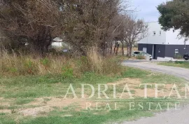 GRAĐEVINSKO ZEMLJIŠTE S POGLEDOM NA MORE, 200 m OD MORA, PAG, Pag, Tierra