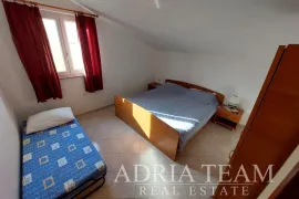 APARTMAN S 2 SPAVAĆE SOBE I POGLEDOM NA MORE, 50 M OD MORA, POVLJANA - PAG, Povljana, Διαμέρισμα