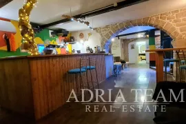 KUĆA S POSLOVNIM PROSTOROM, IZVRSNA PRILIKA!! ARBANASI - ZADAR, Zadar, Casa